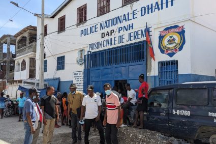 Visite de la prison civile de Jérémie en marge de la formation réalisée avec la clinique juridique de ESCDROJ en partenariat avec UC Law San Francisco.